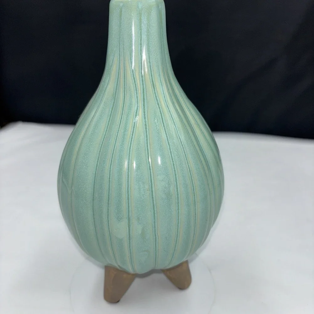 Art Pottery‎ Arts Crafts Tall Onion Bulb Vase Mint GreenW/Legs Collectible Decor